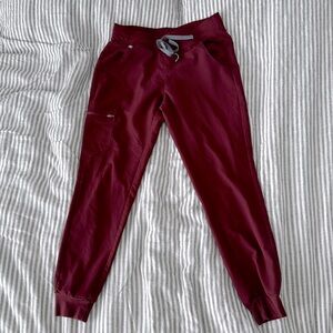 Figs high waisted joggers size small. Maroon w/ matching top